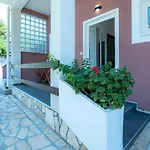 Laurel * Ζαντάρ